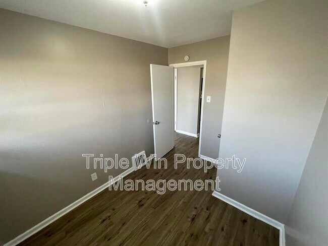 Building Photo - 360 Shepley Dr