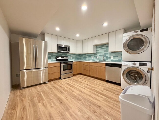 Building Photo - 8758 Oak Park Cir