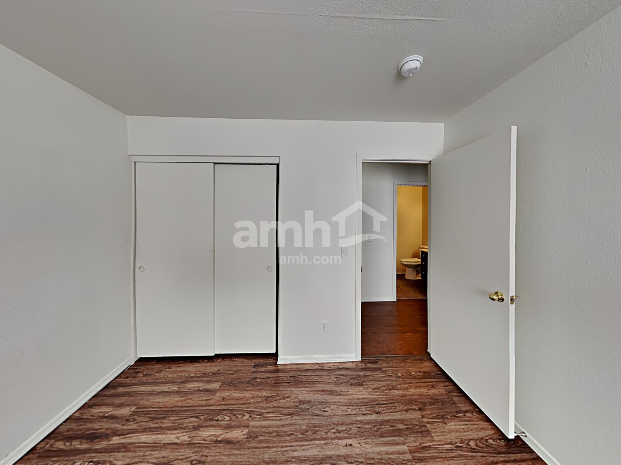 Building Photo - 1303 N Balboa Dr
