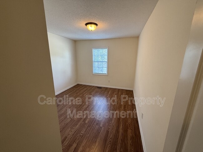 Building Photo - 4033 Cobblestone Dr