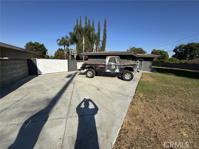 Building Photo - 5998 Mona Bell Ct