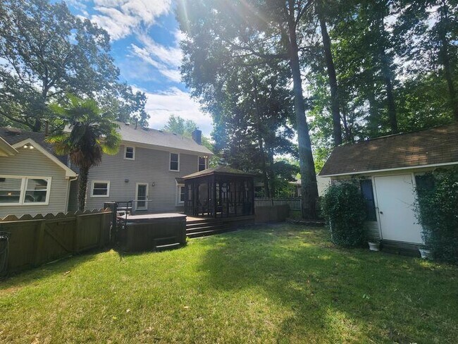 Building Photo - 720 Aguila Dr