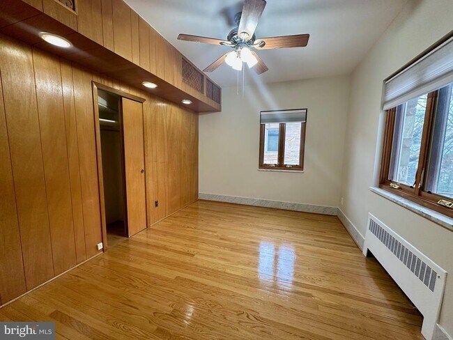 Building Photo - 3007 Oliver St NW