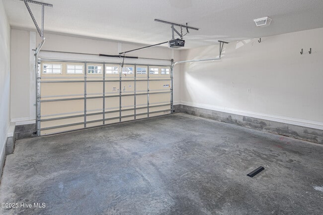 Building Photo - 808 Jade Ln