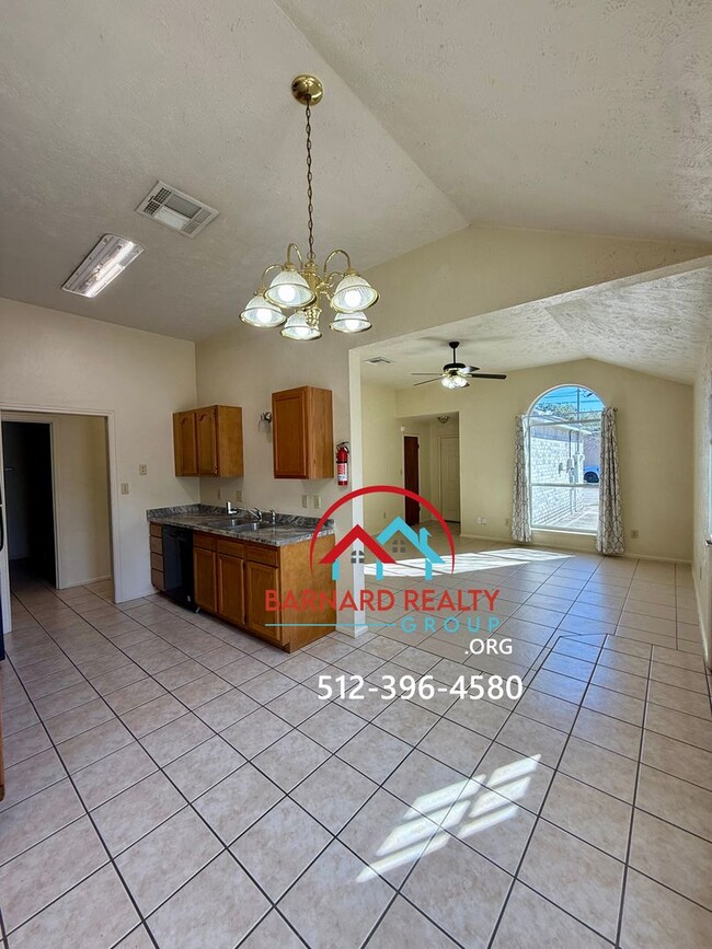 Building Photo - Available Now: 3 Bedroom, 2 Bath Stand Alone Home