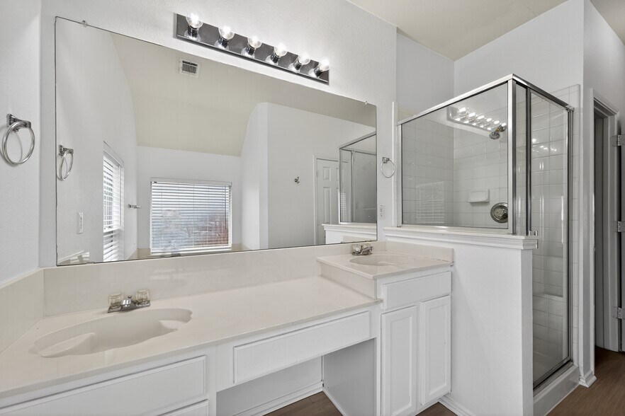 Building Photo - 2125 Elm Falls Pl