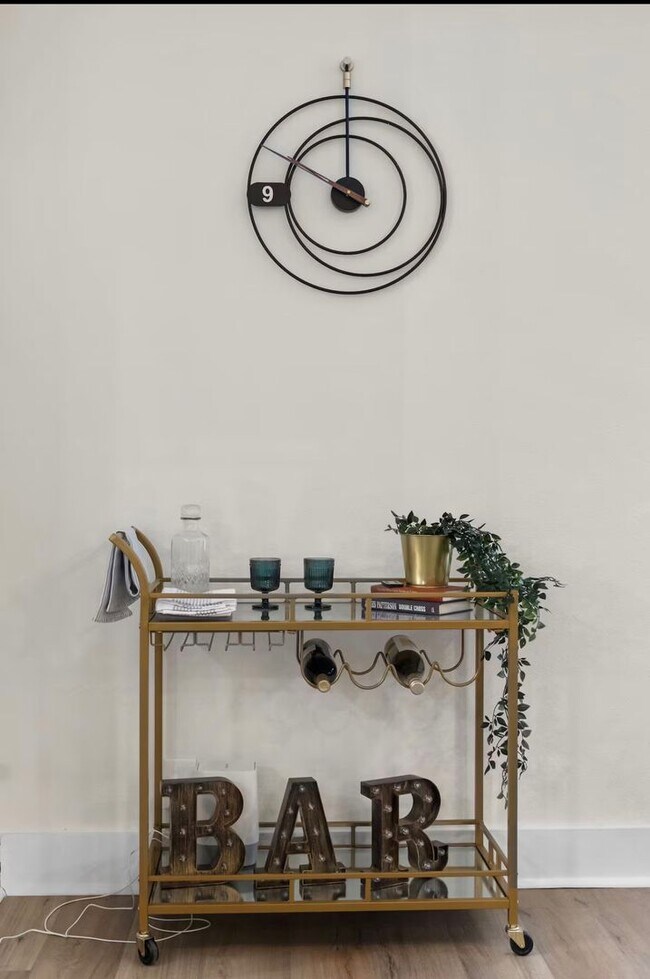 Building Photo - Stunning Home with Spacious Layout & Modern Upgrades