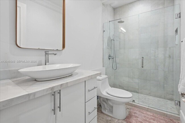 Building Photo - 4734 Sunset Dr