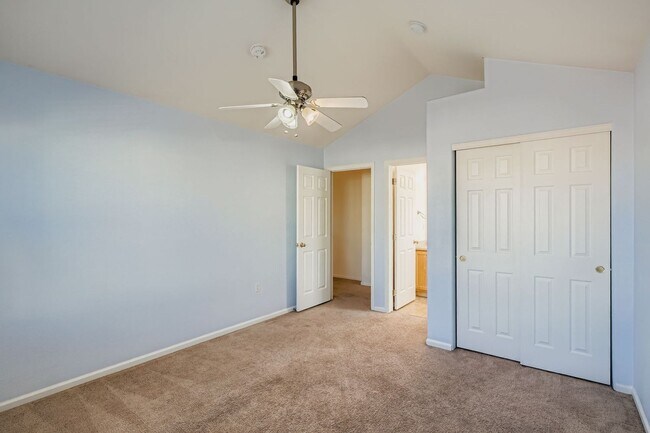 Building Photo - Spacious 3-Bedroom Townhome in Prime Denve...