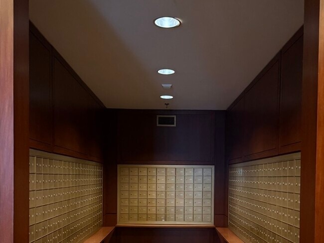 Building Photo - 401 E Ontario St