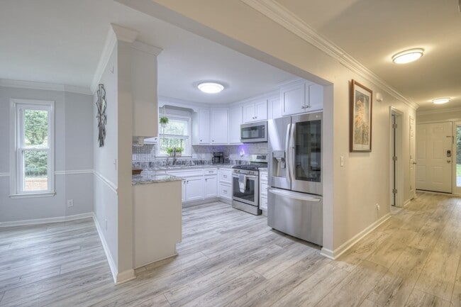 Building Photo - 204 Hogan Ln