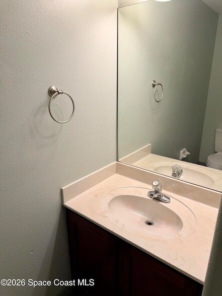 Building Photo - 915 Twisting Branch Ct