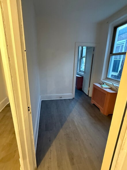 Building Photo - 17 Farragut St