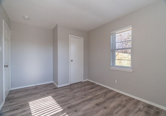 Building Photo - Beautiful 3 Bed, 2 Bath Home with a 2-Car ...