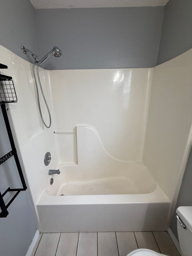 Building Photo - Nice 3 Bed 2 Bath House.  Yard Care Included.  Gas Heat & Hot Water