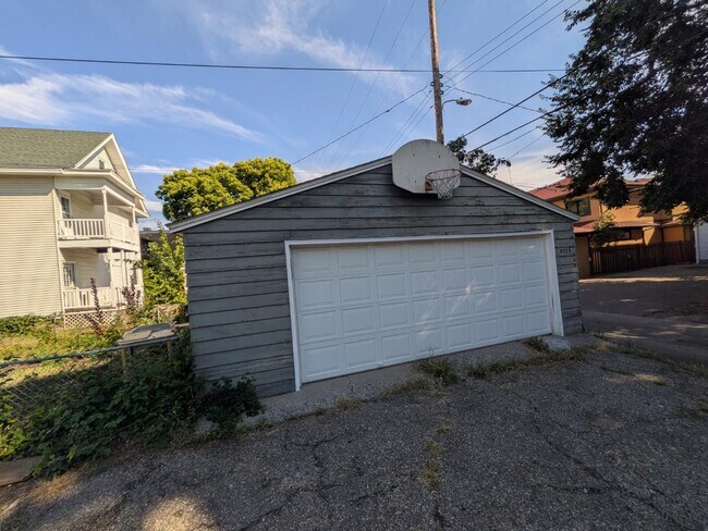 Building Photo - 3029 Fremont Ave S