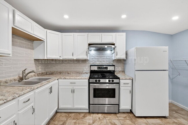 Building Photo - 5520 Holborn Dr