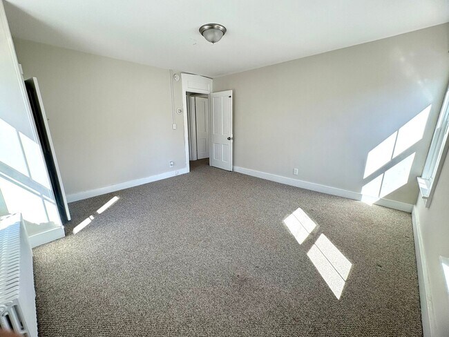 Building Photo - 3 Bedroom 1.5 Bathroom Available in Manheim!