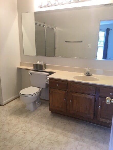 Owner’s Room Private Bath - 244 S Reynolds St
