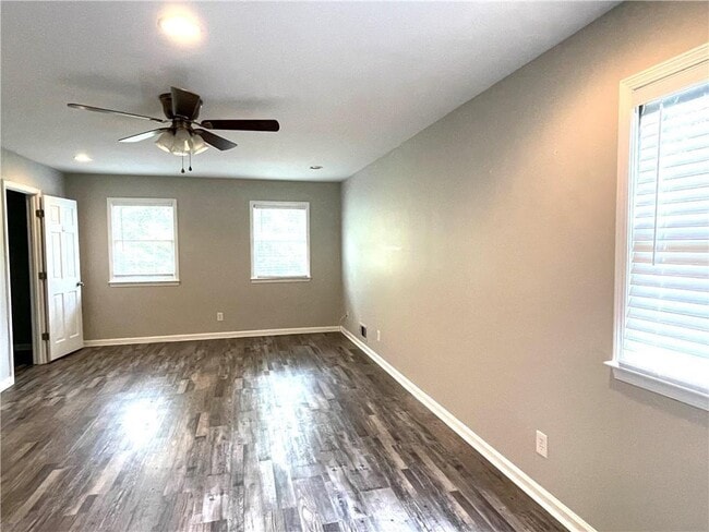 Building Photo - 5045 Spalding Dr