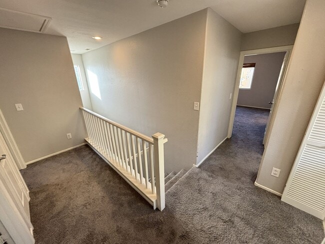 Building Photo - Gorgeous 3Bed/2.5Bath/2Car, 2-Story Home located in Spring Valley