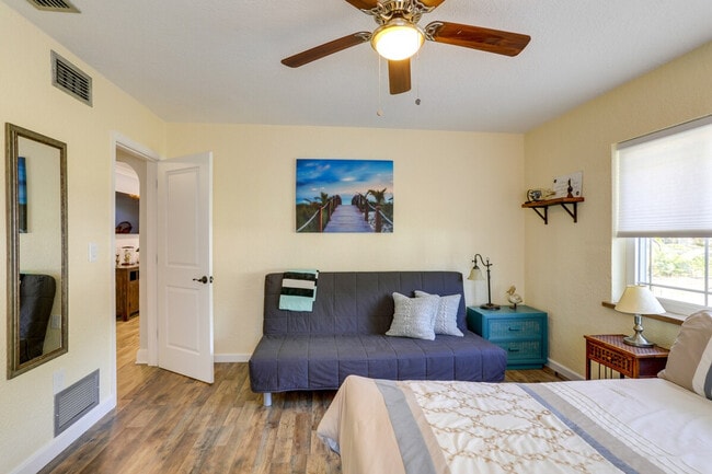 Building Photo - 12 S Arcturas Ave