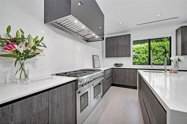 Building Photo - 5921 SW 87th St