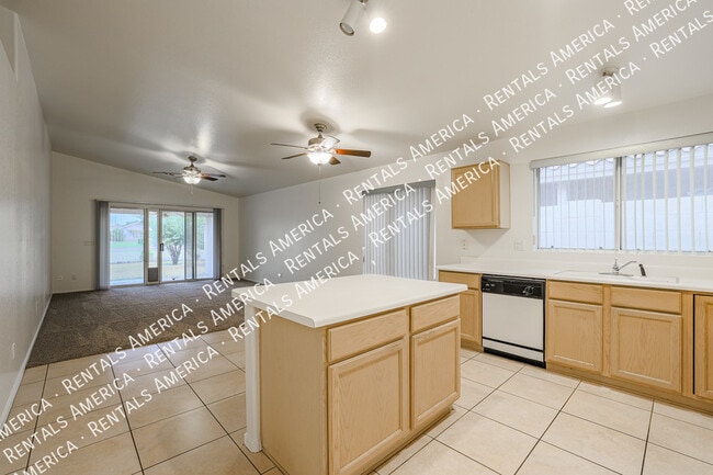 Building Photo - 7158 E Juanita Ave