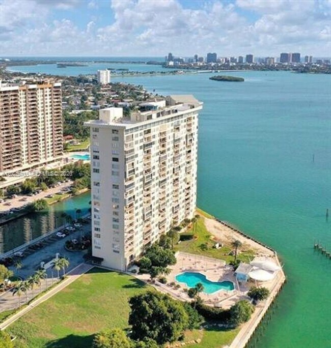 Building Photo - 11111 Biscayne Blvd