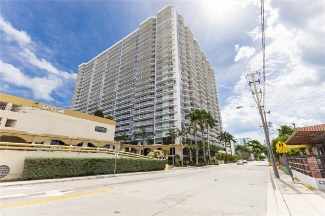 Building Photo - 7601 E Treasure Dr