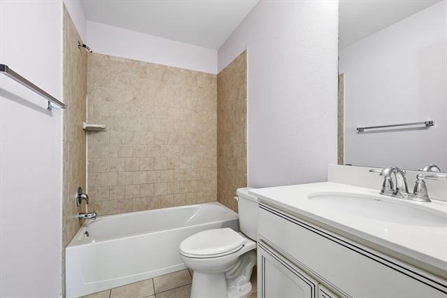 Building Photo - 15801 Weymouth Dr