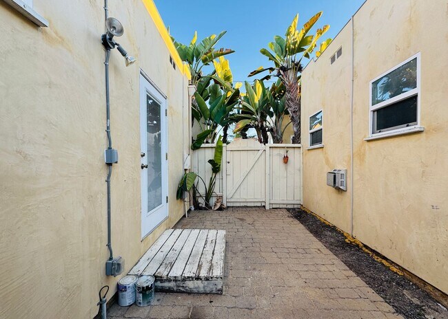 Building Photo - AVAILABLE NOW! CHARMING 1BD/1BA NORTH PARK BUNGALOW! ONLY $1,995/MO!