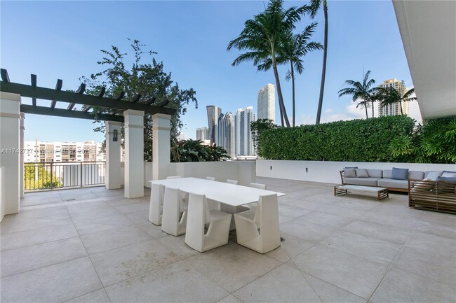 Building Photo - 300 Sunny Isles Blvd