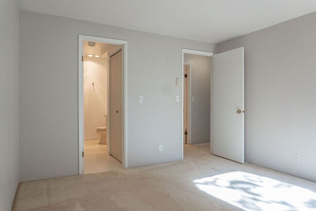Building Photo - 431 Stonewood Dr