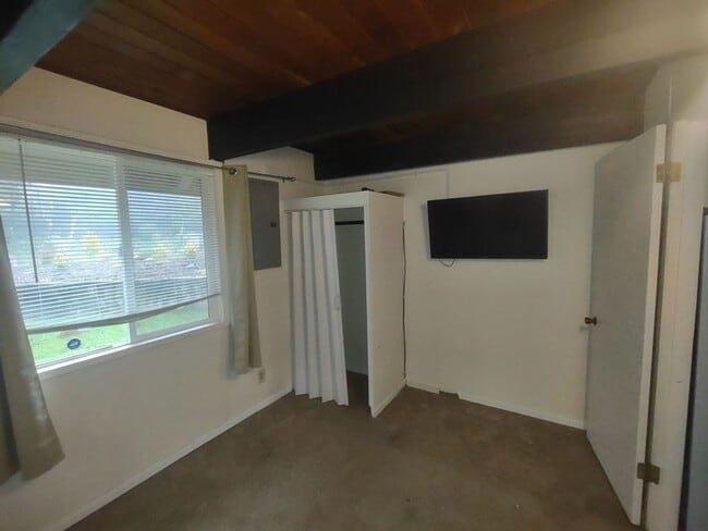 Building Photo - 2+Bedroom Cabin in Serene Setting