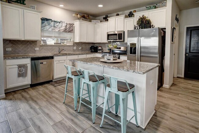 Building Photo - 205 Driftwood Ln