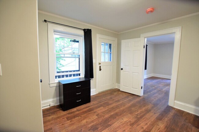 Building Photo - Two Bedroom Two Bath 112 Quarry