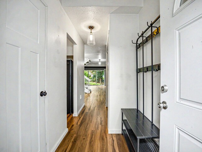 Building Photo - Spacious 2-Story Condo in a Quiet, Well-Located Community!