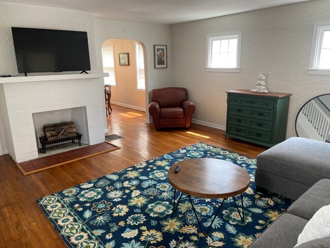 Building Photo - 29 E 221st St