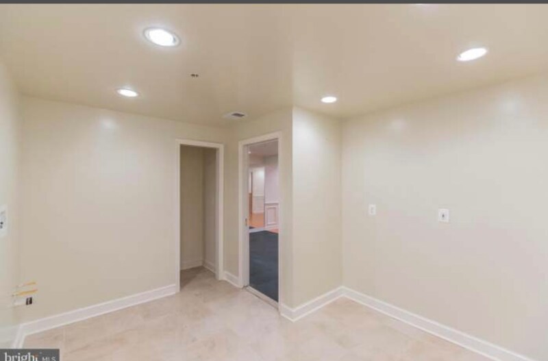 Building Photo - 8205 Foxhall Rd