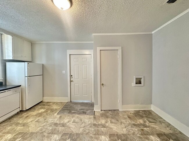 Building Photo - 506 S Fannin Ave