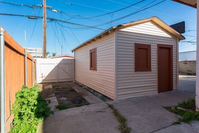 Building Photo - Cherokee