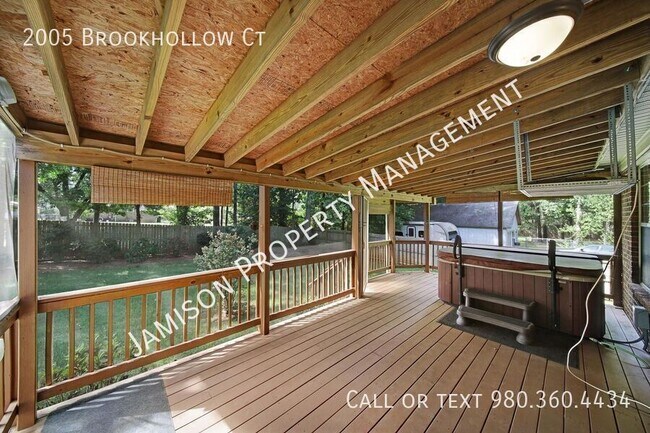 Building Photo - 2005 Brookhollow Ct