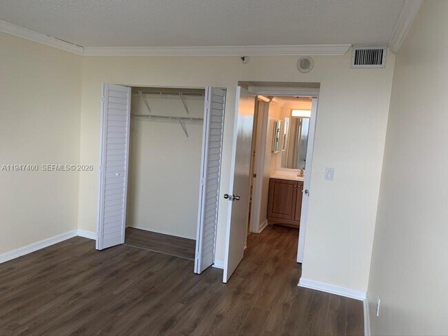 Building Photo - 20505 E Country Club Dr