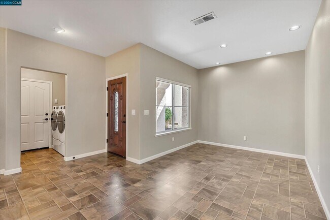 Building Photo - Updated Mediterranean-style home in Renais...