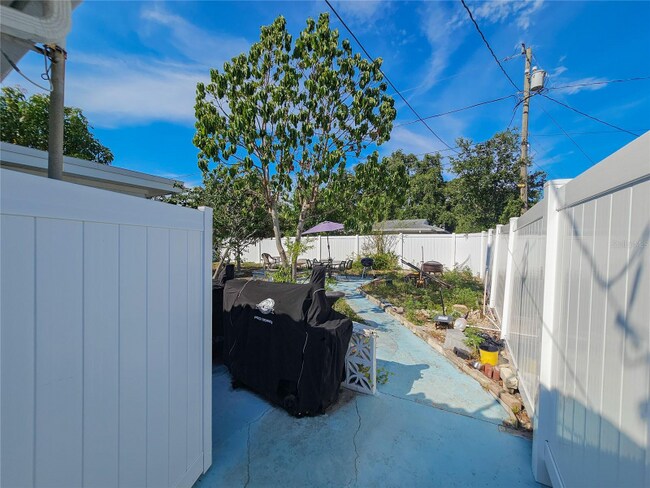 Building Photo - 2066 High Ridge Dr