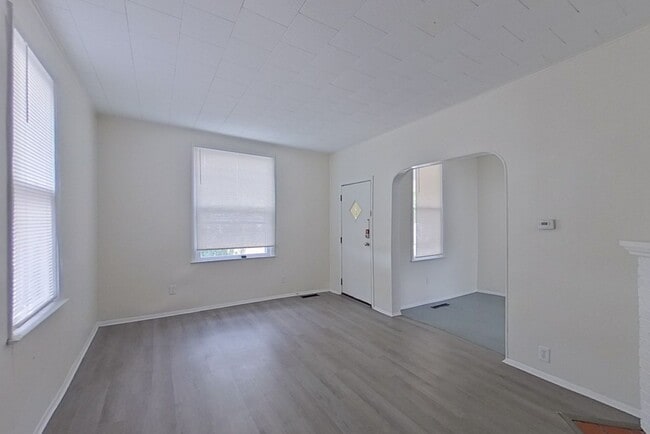 Building Photo - 1473 Thomas Ave
