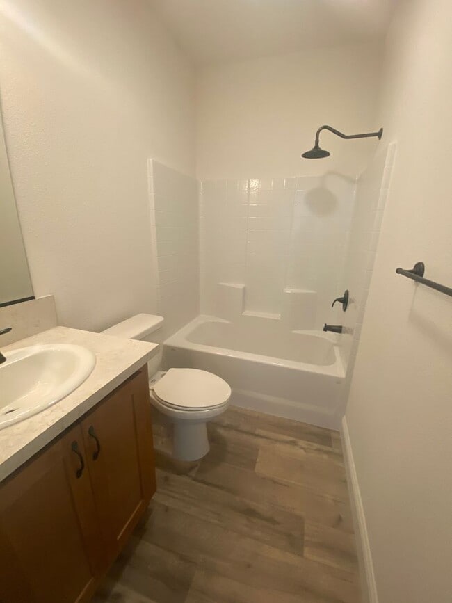 Building Photo - Downtown Ventura- One Bedroom Cottage