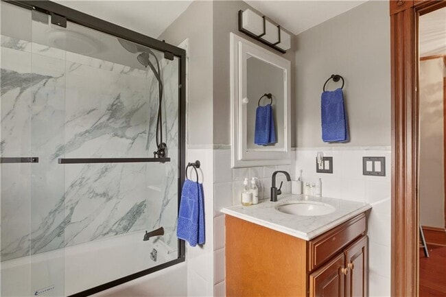 Building Photo - 23 Clinton St