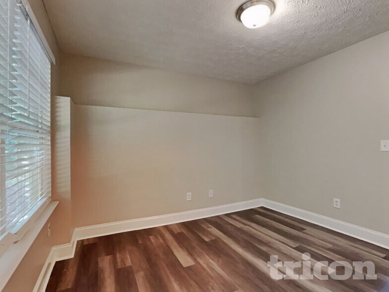 Building Photo - 564 Brewer Dr